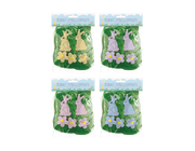 Hoppy easter - 3 stofkaniner på kunstig græs. Pga lagerstyring sender vi en tilfældig farve når du bestiller denne vare